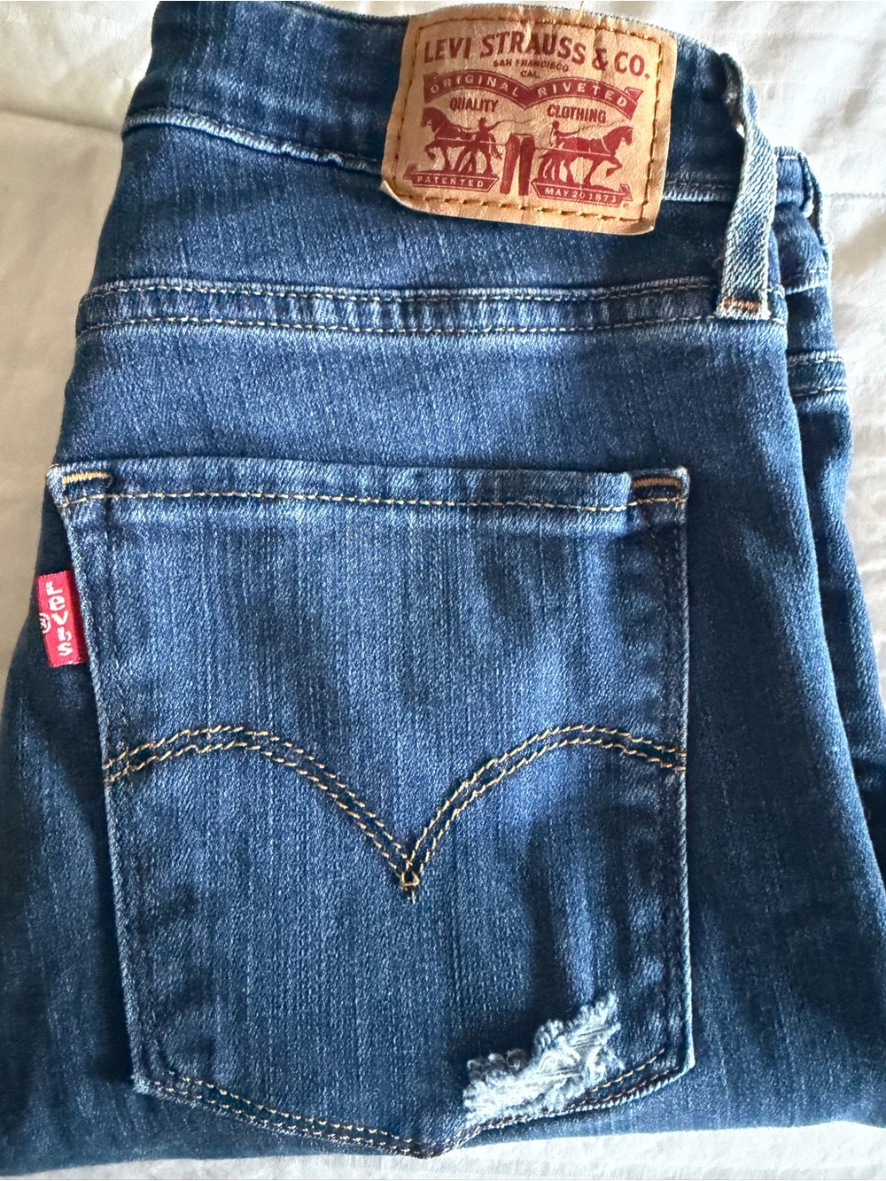 Levi's Women's Dark Blue Skinny Jeans with Back Pocket Stitching